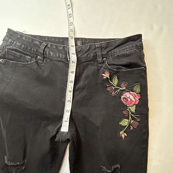 YMI Skinny Jeans Women's Size 11 Black Low Rise Distressed Embroidered Floral - Picture 9 of 10